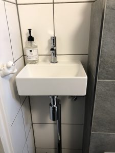 Kleinste complete badkamer wastafel